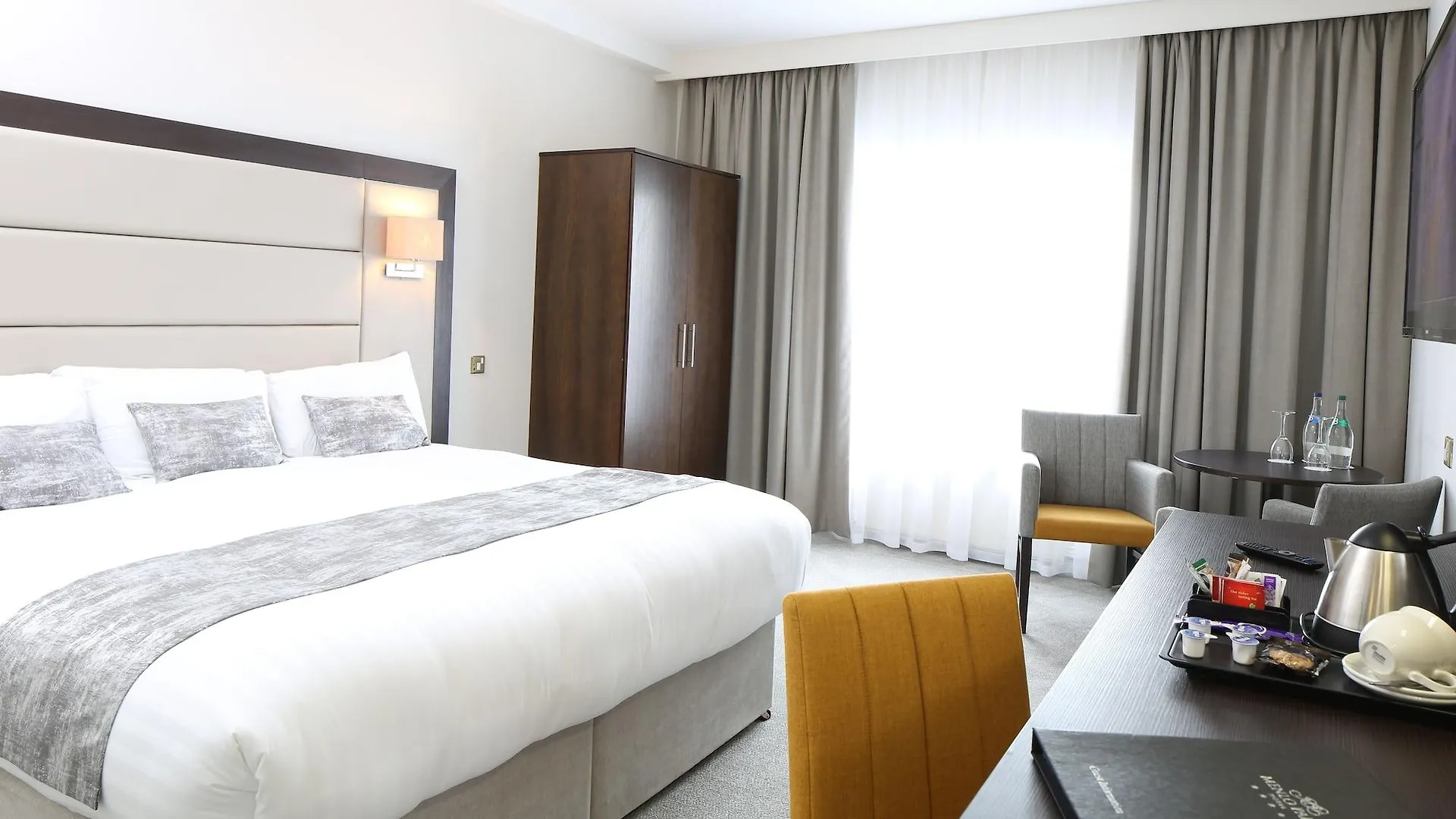 Menlo Park Hotel Galway 4*,